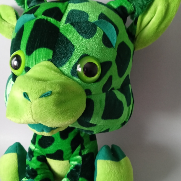 GIRAFFE Classic Toy Co GREEN 14" good condition - Picture 2 of 8